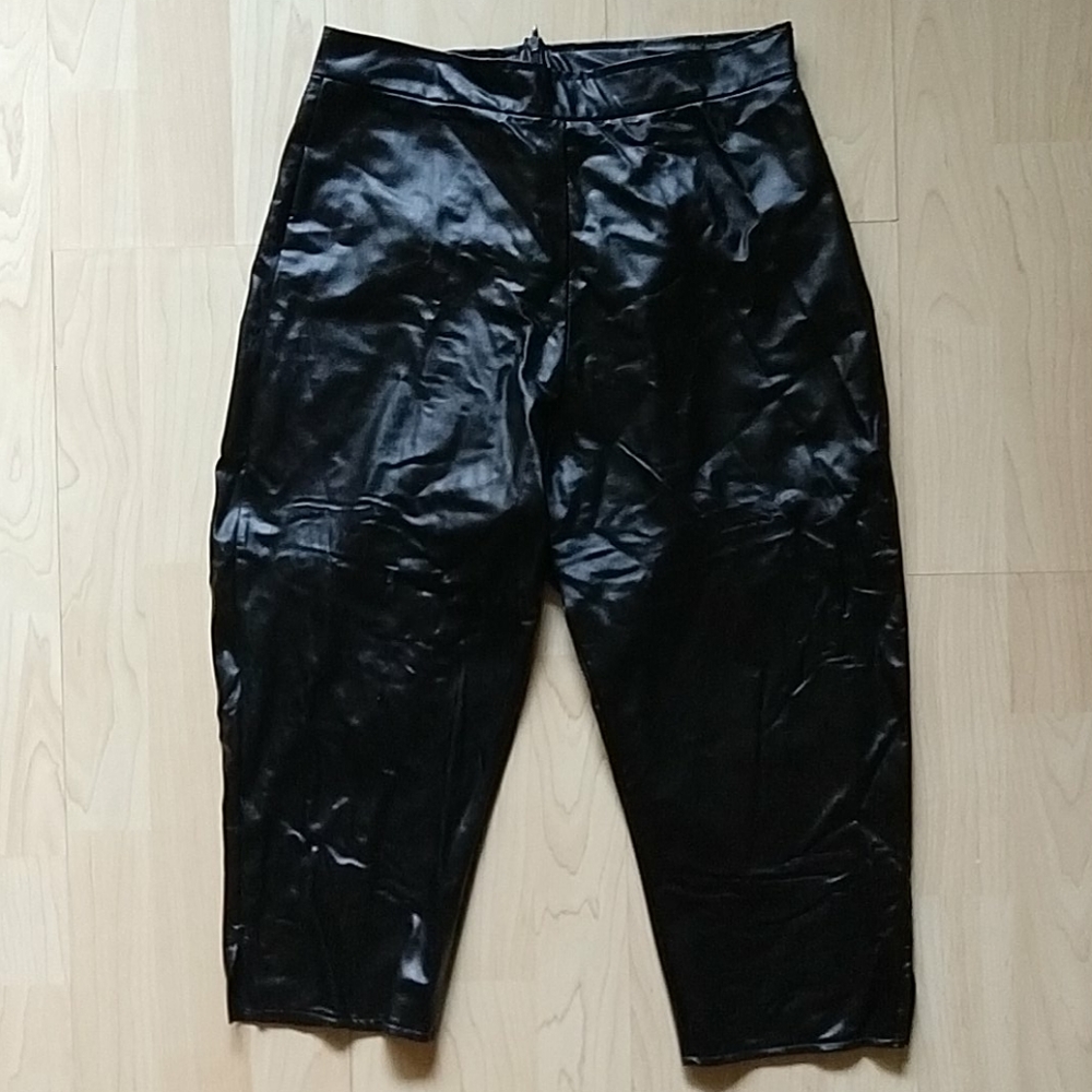 Vinyl Capris sz L